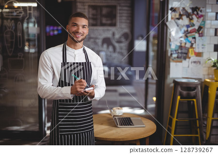 man, barista, coffee 128739267