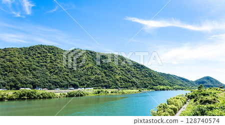 從兵庫縣赤穗市坂越橋眺望千種川 128740574