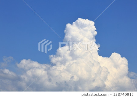 Blue sky and cumulonimbus clouds 4 128740915