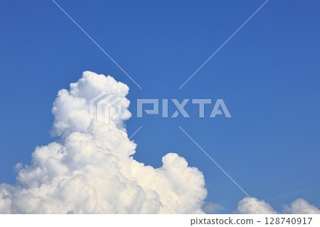 藍天和積雨雲2 128740917