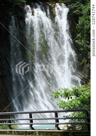 Beautiful view of Maruo Falls 128741744