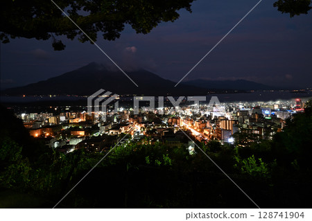 Beautiful night view of Kagoshima (image) 128741904