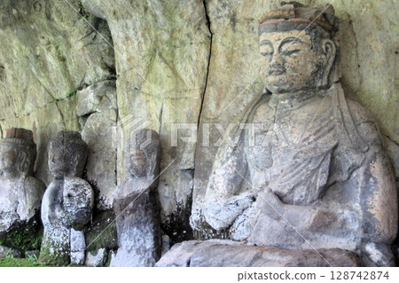 Usuki Rock-Carved Buddha Statue of Dainichi Nyorai and Other Deities 128742874
