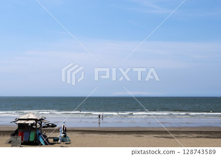 假期後的由比濱海灘 假期後的由比濱海灘 128743589