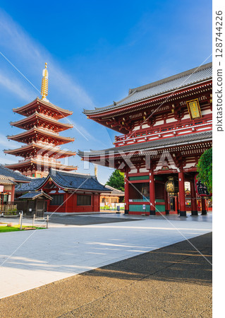 Senso-ji Temple Hokuramon和五層寶塔 128744226
