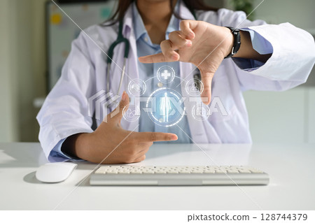 Visualizing patient centered healthcare technology in a futuristic setting Visualizing patient centered healthcare technology in a futuristic setting 128744379