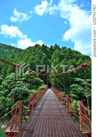 Zao Bridge over the Arida River, Wakayama 128745767