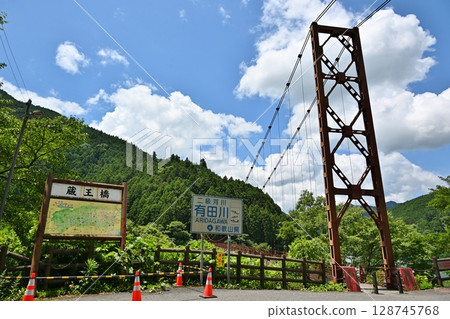 Zao Bridge over the Arida River, Wakayama 128745768