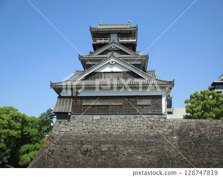 Kumamoto Castle's "Uto Tower" remains damaged in the Kumamoto earthquake Kumamoto Castle's "Uto Tower" remains damaged in the Kumamoto earthquake 128747819