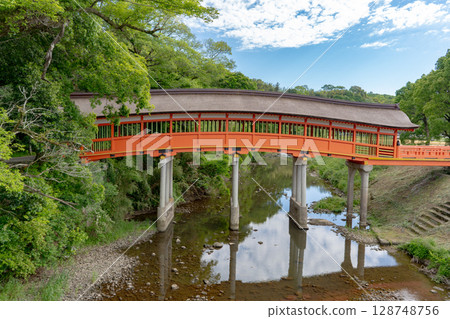 宇佐神社(宇佐市)的紅橋景觀 宇佐神社(宇佐市)的紅橋景觀 128748756