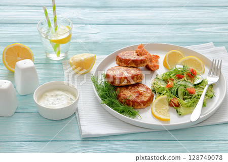 Hot Smoked salmon burgers, patties and coleslaw 128749078