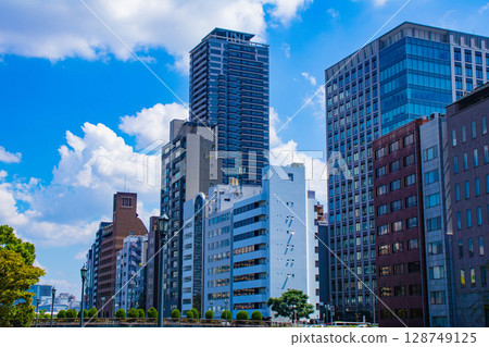 [Osaka scenery] Buildings along the river in the Yodoyabashi area (2) 128749125