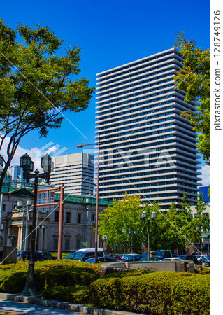 [Osaka scenery] Buildings along the river in the Yodoyabashi area (2) 128749126