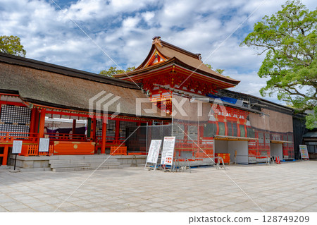 A view of the Kamimiya Shrine of Usa Jingu Shrine under repair. 128749209