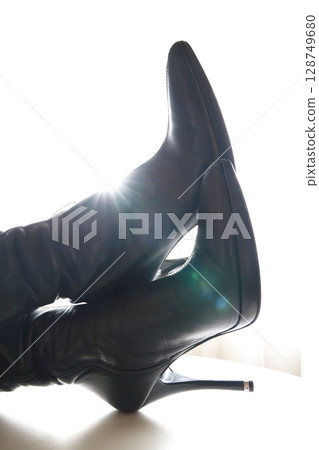 黑色皮革細高跟靴 黑色皮革細高跟靴 128749680