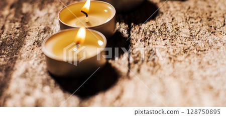 Small candles evenly light up the space around them 128750895
