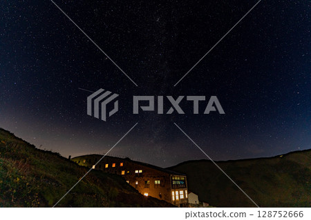 Raichozawa Hut and the Starry Sky 128752666