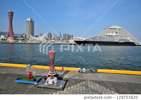 Cruise ship SCENIC ECLIPSE II anchored in Kobe Port Cruise ship SCENIC ECLIPSE II anchored in Kobe Port 128753820