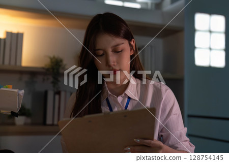 Young professionals collaborating in a modern office environment 128754145