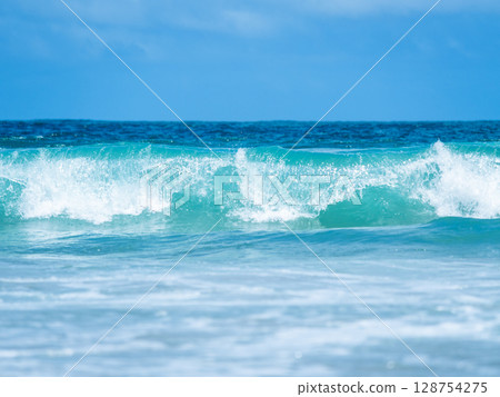 Scenery of the undertow and shallow beach at Koigaura Beach 128754275