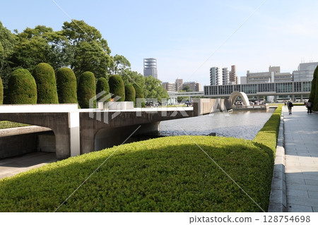 Hiroshima A-Bomb Dome 128754698