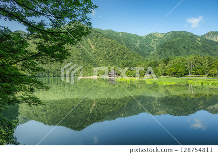 Fresh green lake Yoko Fresh green lake Yoko 128754811
