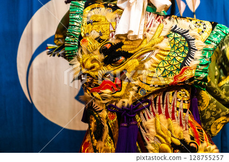 傳統表演藝術「石見神樂」-充滿力量的面具與舞蹈的世界 傳統表演藝術「石見神樂」-充滿力量的面具與舞蹈的世界 128755257