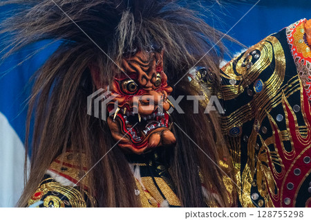 傳統表演藝術「石見神樂」-充滿力量的面具與舞蹈的世界 傳統表演藝術「石見神樂」-充滿力量的面具與舞蹈的世界 128755298