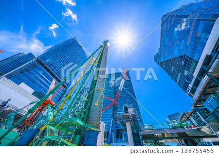 Tokyo cityscape, Japan, July 20th. Extreme heat...huge heavy machinery lined up...goodbye, Shibuya Station West Exit. Full-scale construction begins. 128755456