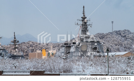 雪天的自衛隊碼頭 128755931