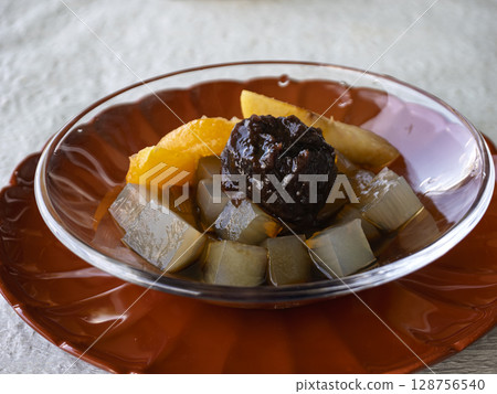 Enjoy the sweetness and coolness of Anmitsu in this Japanese experience 128756540