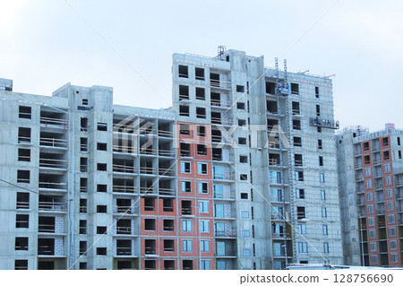 An unfinished building. Problems of unfinished construction in the city 128756690