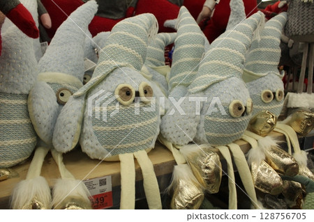 Stuffed animals in a shop window close-up 128756705