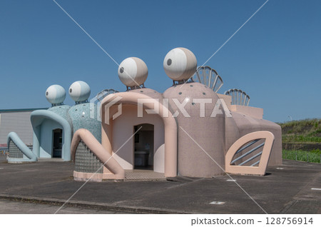 以彈塗魚為主題的獨特公共廁所(佐賀縣小城市) 以彈塗魚為主題的獨特公共廁所(佐賀縣小城市) 128756914