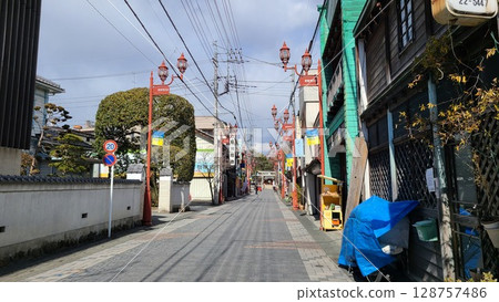 穿過購物區 穿過購物區 128757486