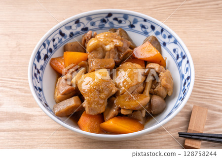 甜辣燉雞肉和根莖類蔬菜 甜辣燉雞肉和根莖類蔬菜 128758244