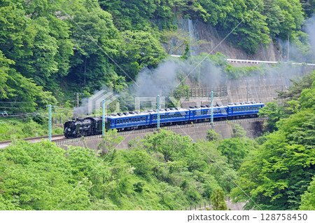 Joetsu Line Kamimaki-Minakami JR East D51-498+12 series (Takasaki) SL Minakami Joetsu Line Kamimaki-Minakami JR East D51-498+12 series (Takasaki) SL Minakami 128758450