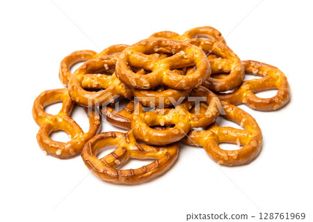 Small traditional beer pretzels with salt isolated on white background Small traditional beer pretzels with salt isolated on white background 128761969