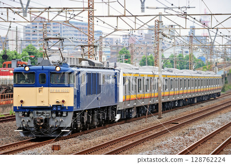 東海道線相模貨運JR東日本EF64-1032+E233系8000系那霸21號列車分佈 128762224