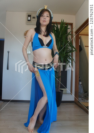 Young lady's portrait 128762931