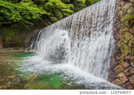 "Cooling Off Scenery" Erosion control dam in the valley (Mie Prefecture, Yokkaichi City, Miyazuma Gorge) 128764657