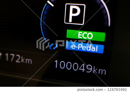 Mileage reached 100,000 km. Car meter display. Mileage reached 100,000 km. Car meter display. 128765992