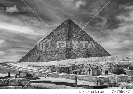 The Great Pyramid of Giza, aka Pyramid of Cheops, Egypt 128766087