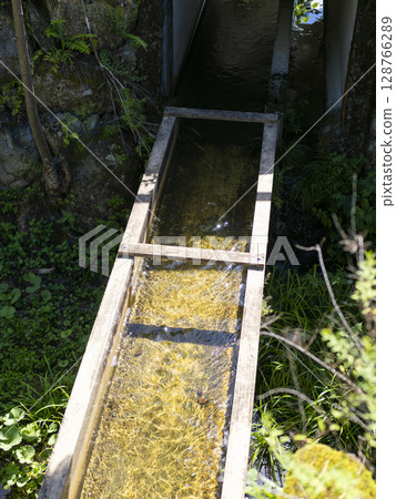 Irrigation canals intersecting rivers 128766289