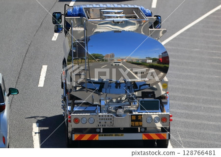油罐車的形象 油罐車的形象 128766481