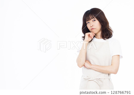 A housewife who is seriously worried 128766791
