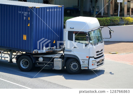 拖車圖像 128766863