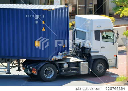 拖車圖像 128766864