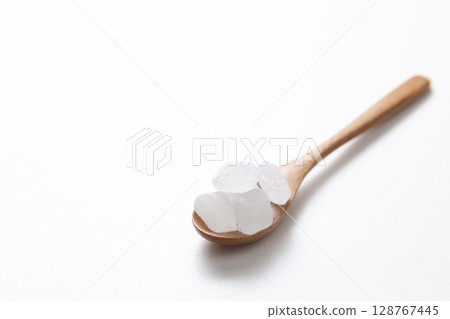 Rock sugar on white background 128767445