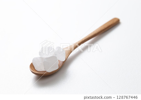 Rock sugar on white background 128767446